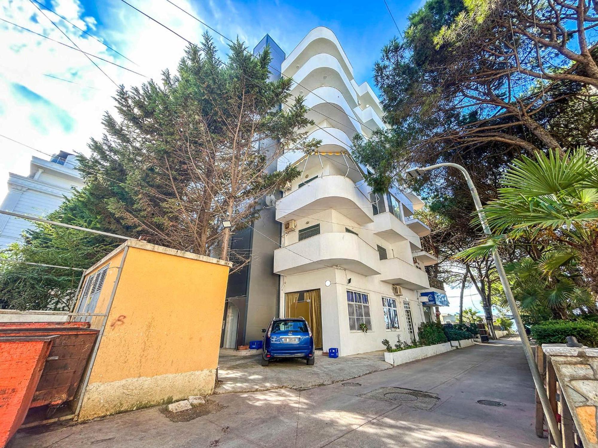 Dopamine 729 Golem (Tirana)